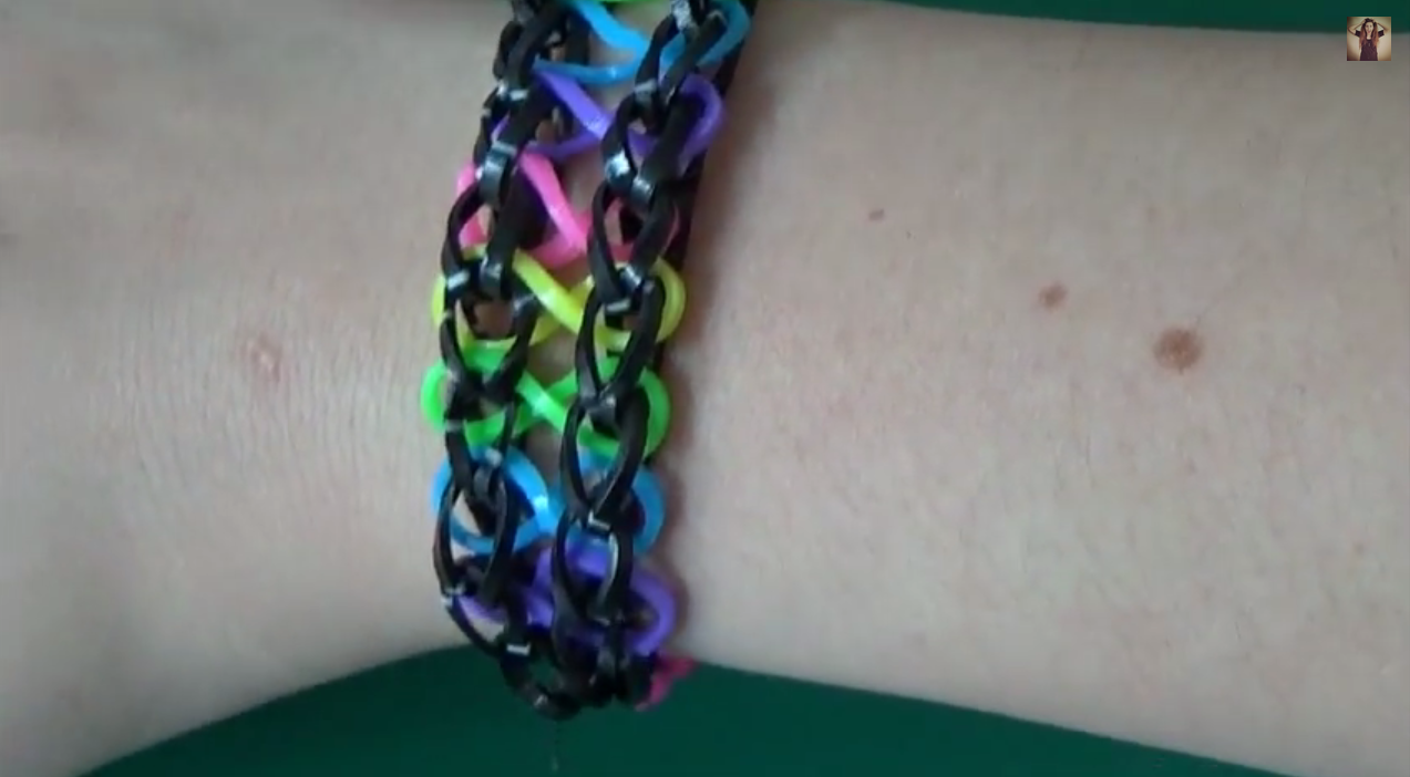 Infinity Loom Bracelet Video Tutorial - School Mum