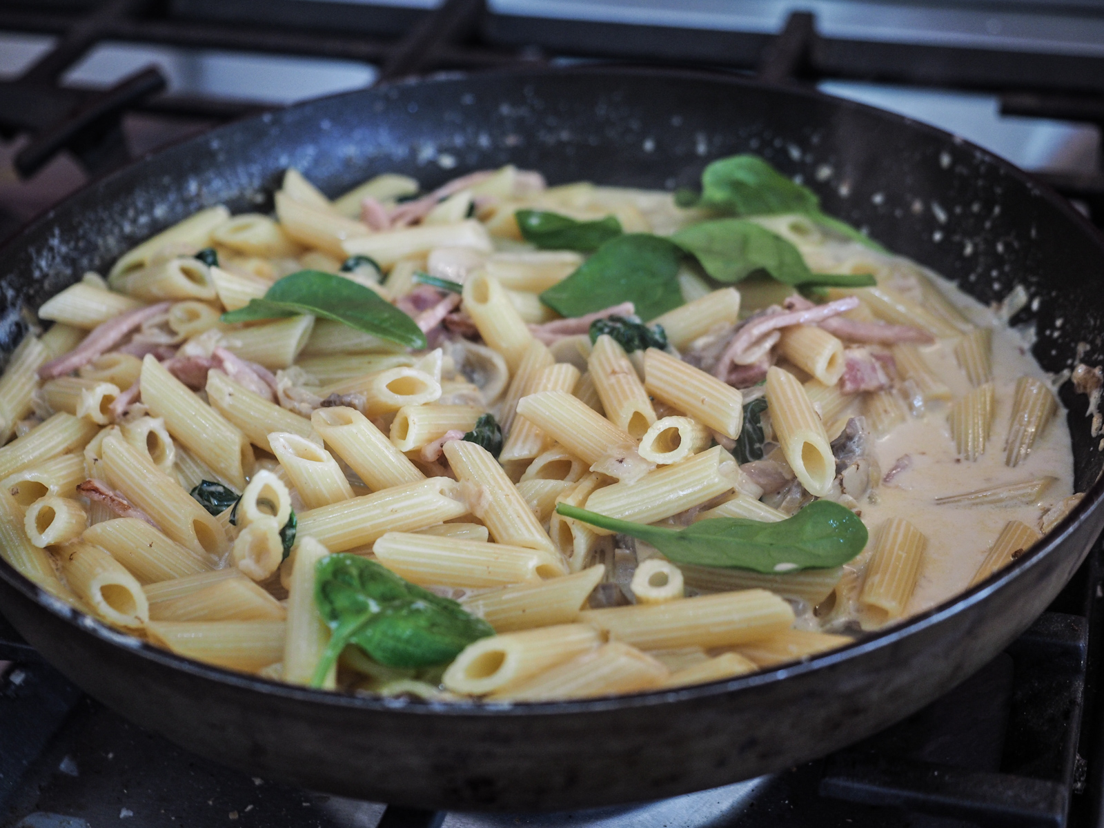Creamy Bacon & Spinach Penne Pasta - School Mum